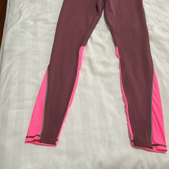 Dark pink and neon Fabletics leggings - Picture 10 of 13